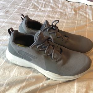 9.5 gray Skechers go runs